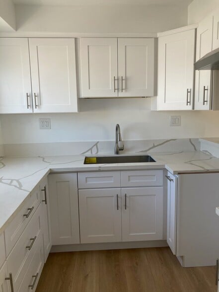 Primary Photo - Beachside Apartments