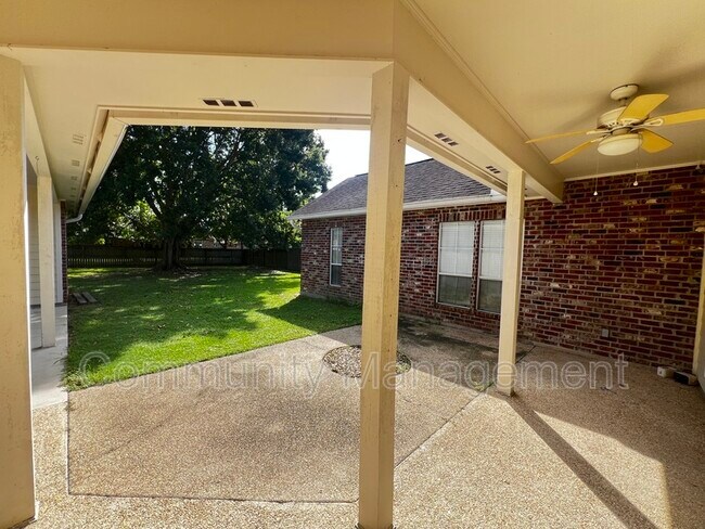 Building Photo - 6011 Riverbrook Dr