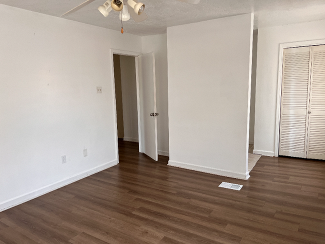 Building Photo - 104 Tara Dr