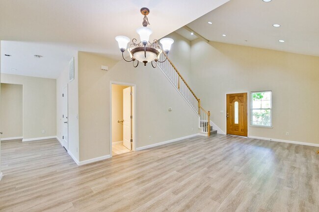 Building Photo - Awesome Home Located in a Quiet Tree Line Neighborhood