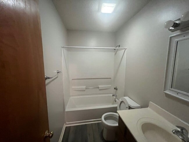 Building Photo - Neighborhood Pool! North Raleigh Location!...