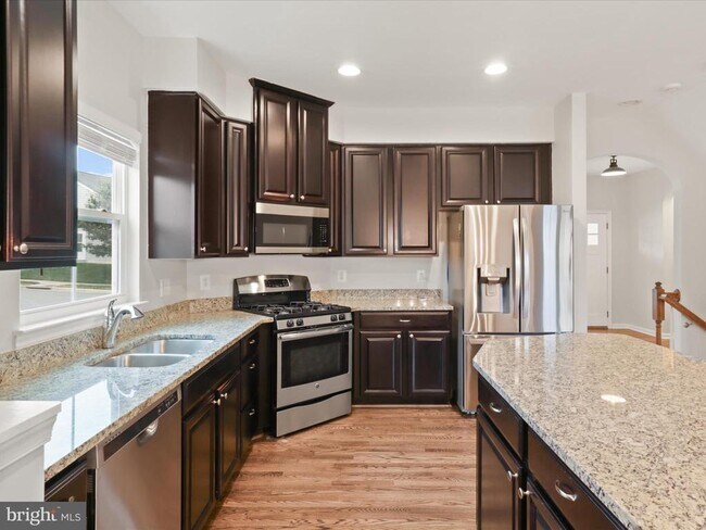 Building Photo - 41639 Adamson Dr
