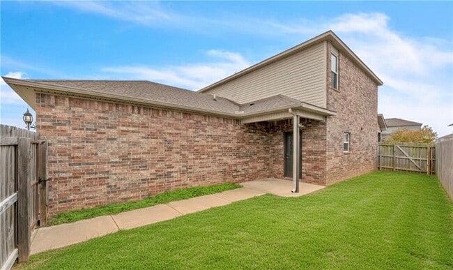 Building Photo - 4404 SW Gallatine Ave