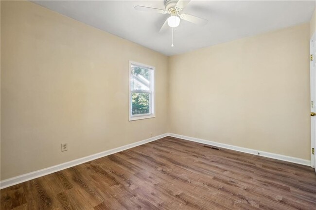 Building Photo - 3237 Gifford St