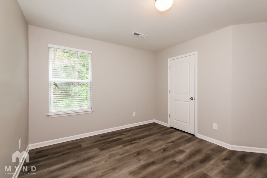 Building Photo - 623 Hunley St