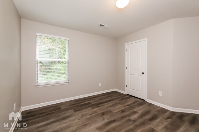 Building Photo - 623 Hunley St