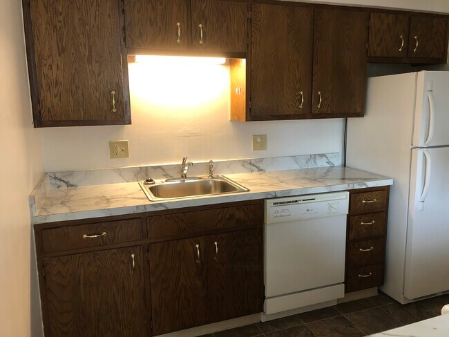 Building Photo - 2013 NW Hickory Ln