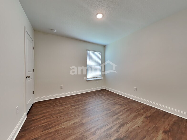 Building Photo - 531 Onate Cir