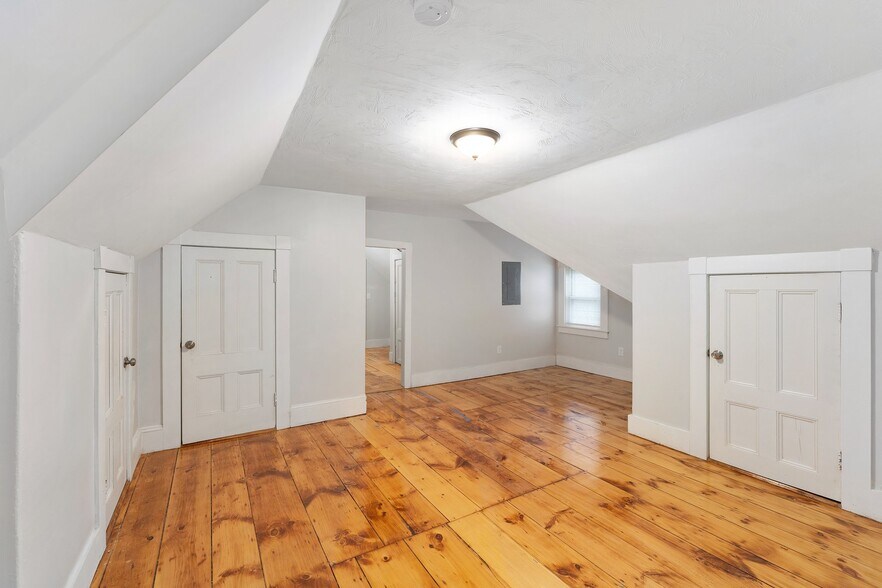 FAMILY/LIVING ROOM - 403 Beacon St
