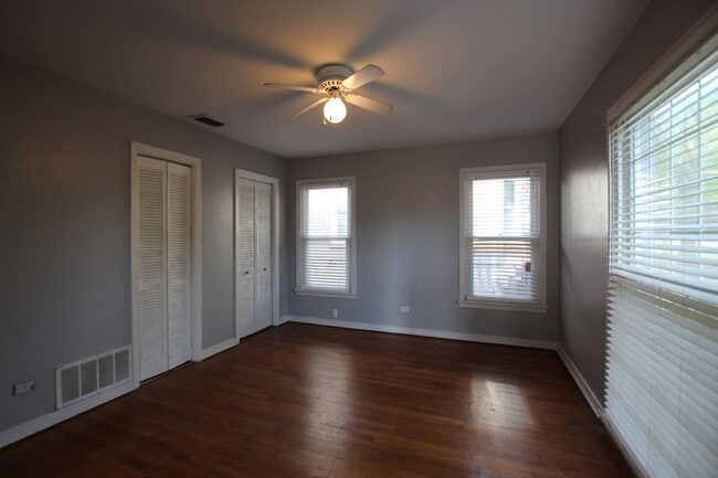 Building Photo - Available-Adorable Large 3 bedroom Home near Downtown!