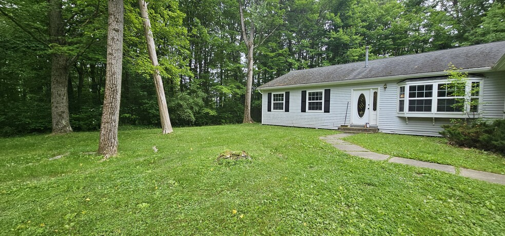 Building Photo - 13 Cardinal Dr