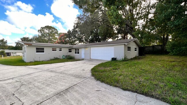Building Photo - Charming 4 Bedroom, 2 Bathroom Home in Altamonte Springs!!