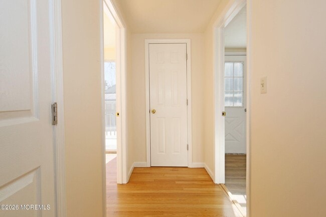 Building Photo - 8 Viola Ave