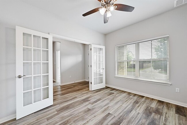 Building Photo - 8816 Mina Dr