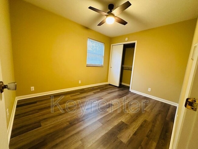 Building Photo - 918 W Forest Blvd