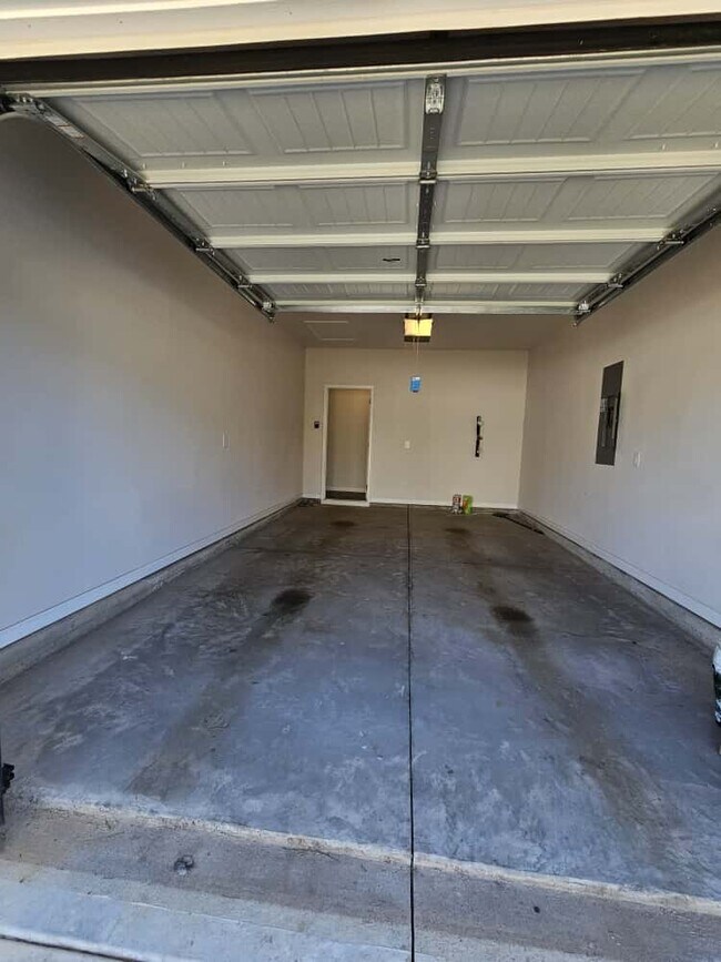 Building Photo - 369 Highline Trl