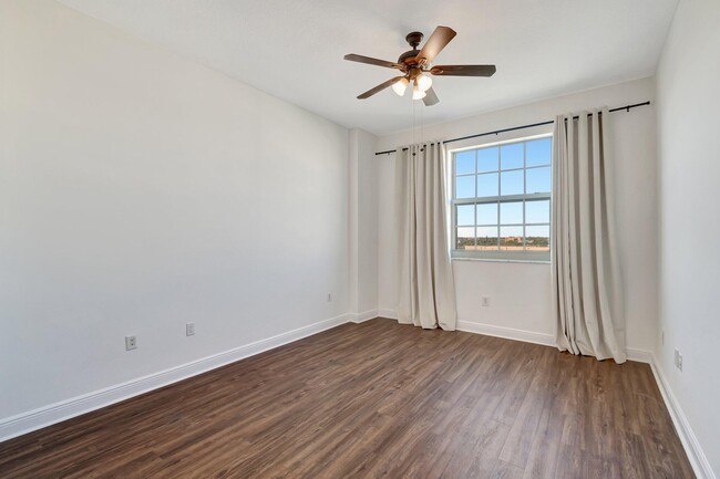 Building Photo - 610 Clematis St