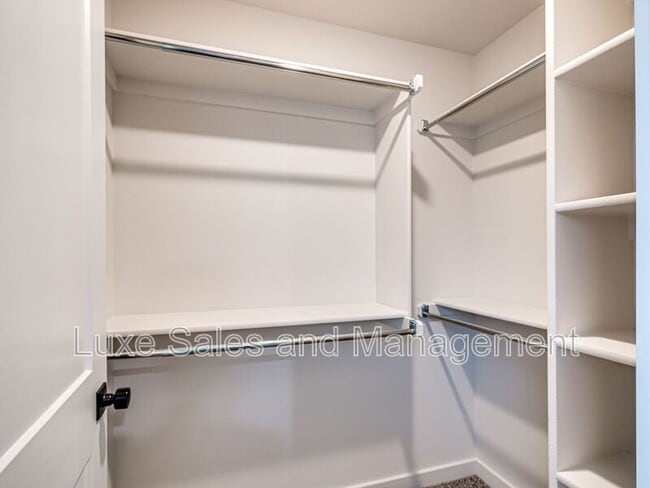 Building Photo - 614 W 2nd St