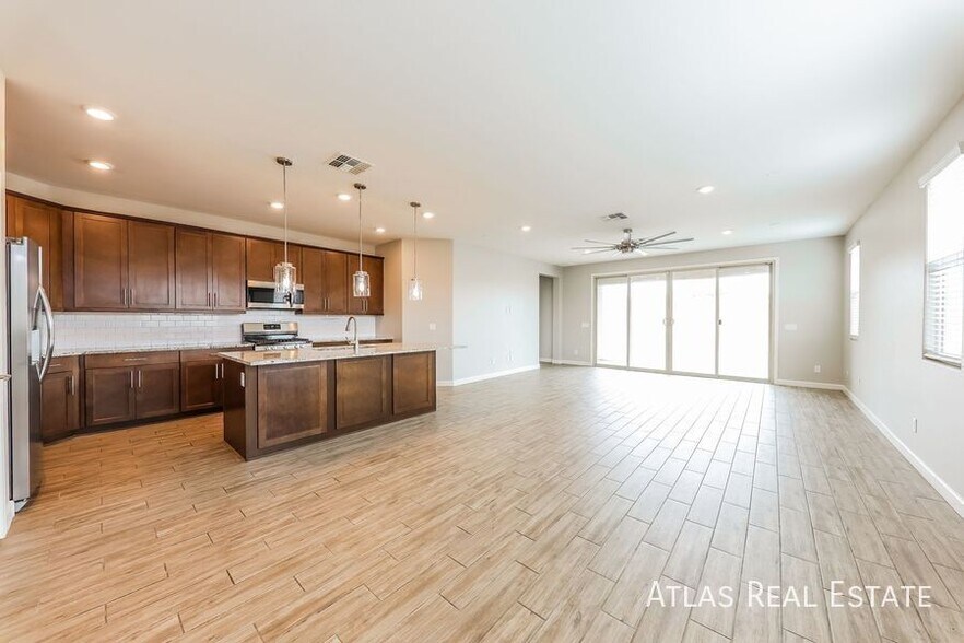 Building Photo - 20234 W Harrison St