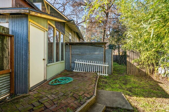 Building Photo - 248 Walker Ave