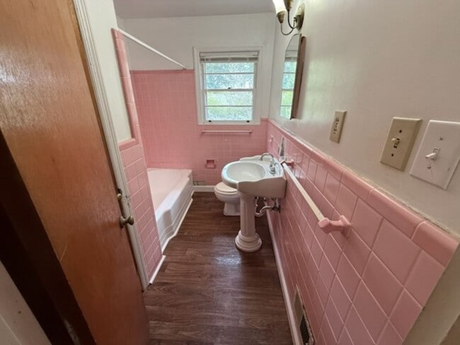 Building Photo - 1235 Evergreen Avenue