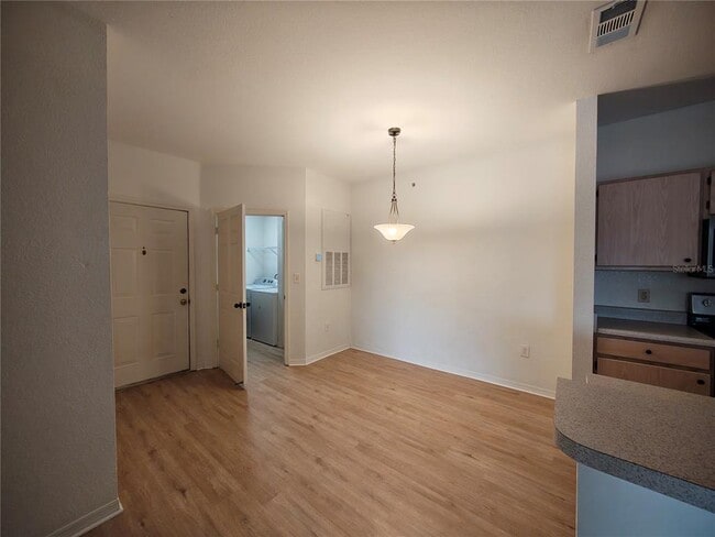 Building Photo - 5471 Vineland Rd
