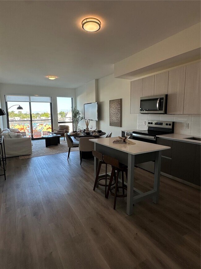 Primary Photo - 3801 N Dixie Hwy