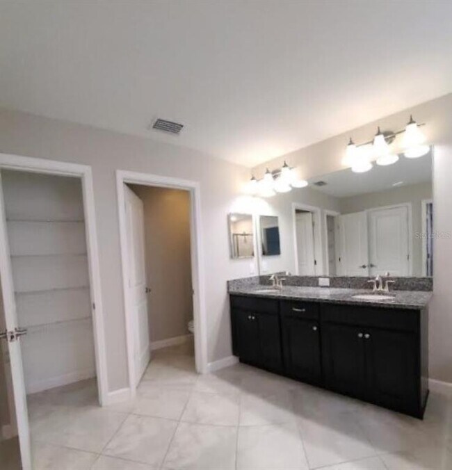 Building Photo - 1562 Ludington Ave