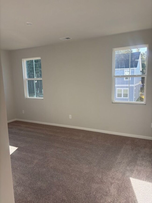 Building Photo - Beautiful 4BR 3 BA Home w/ Loft + Patio + View in Little River