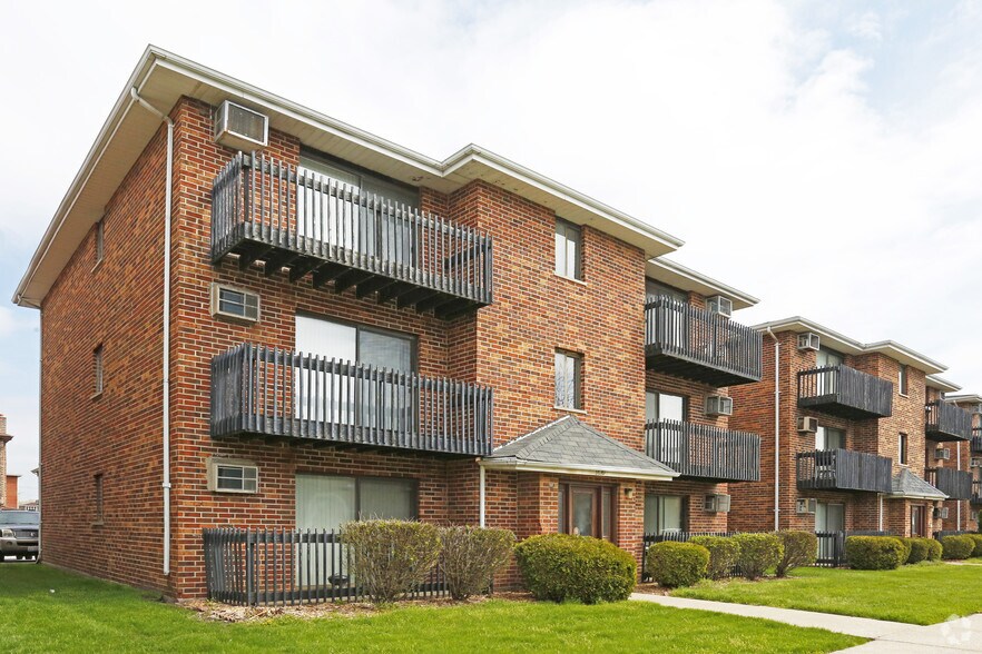 Dynasty Properties 250 Yates Ave Calumet City IL 60409 Apartment Finder