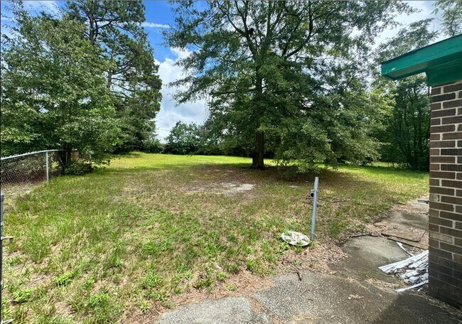 Building Photo - Charming 4-Bedroom Home in a Great Neighborhood with a Spacious Yard!