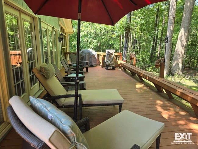 Building Photo - 4 Bedroom, 2 Bath Home Available on Kerr Lake with Private Dock