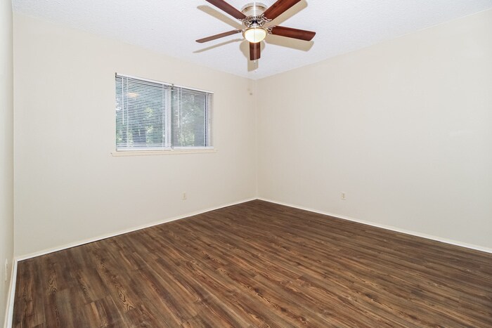 Building Photo - 1518 Lenore St