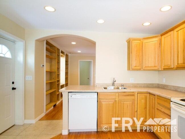 Building Photo - Cozy Cottage in the Heart of West Highlands