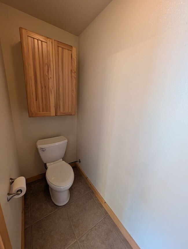 Building Photo - Spacious 4BR Home Near Sacheen & Davis Lake