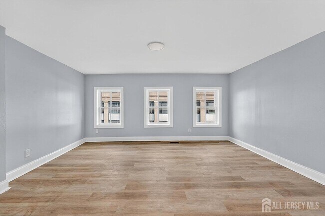 Building Photo - 11 N Willow St