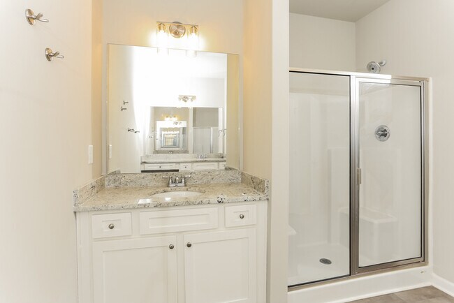 Building Photo - Modern 3-Bedroom Townhome in a Prime Location