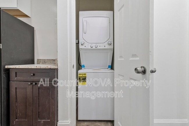 Building Photo - 1719 West Virginia Ave NE