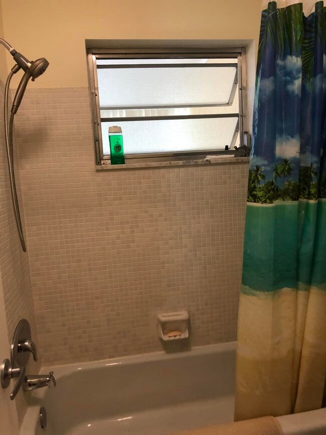 Building Photo - 405 High Point Blvd N