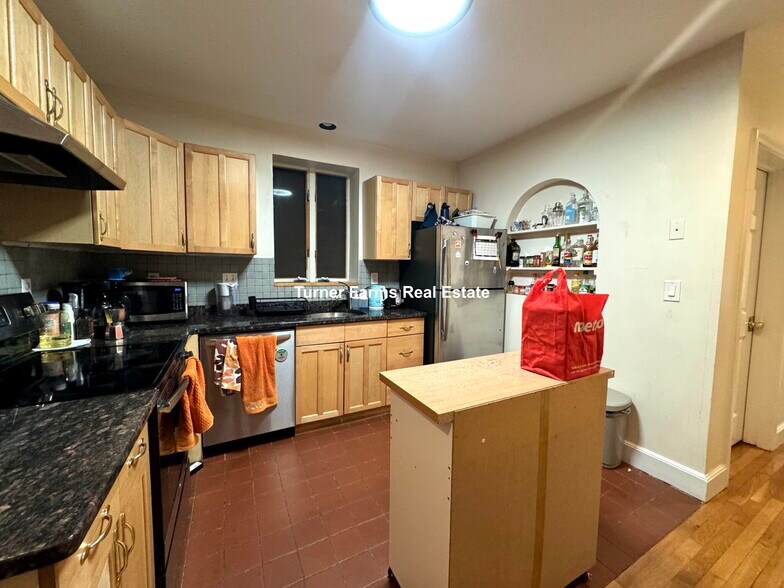 Building Photo - 616 Columbus Ave