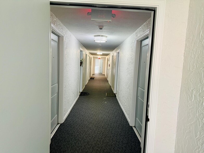 Building Photo - 6 Kenmar Dr