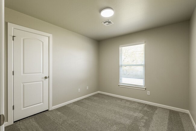 Building Photo - 721 League Cir