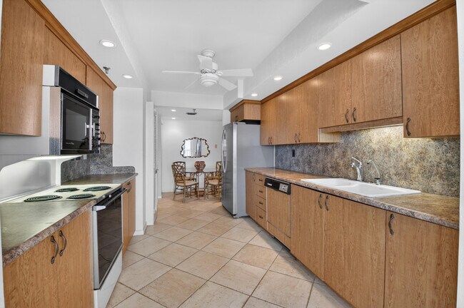 Building Photo - 2917 S Ocean Blvd