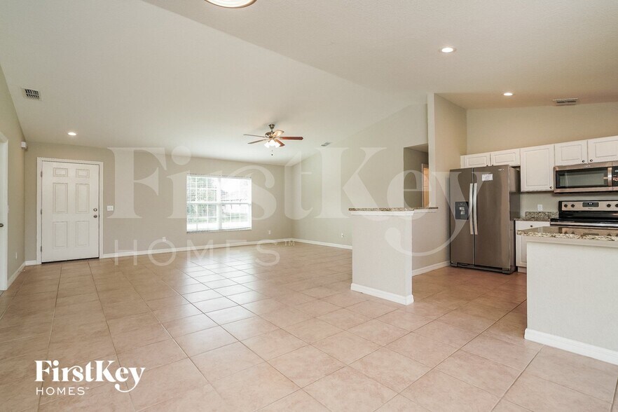 Building Photo - 12238 Helios Ave