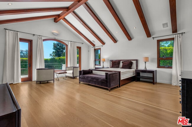 Building Photo - 2134 La Mesa Dr