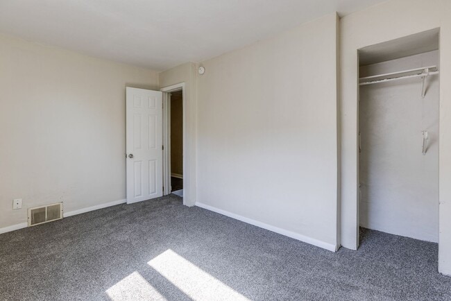 Building Photo - 2749 Oakley Wy