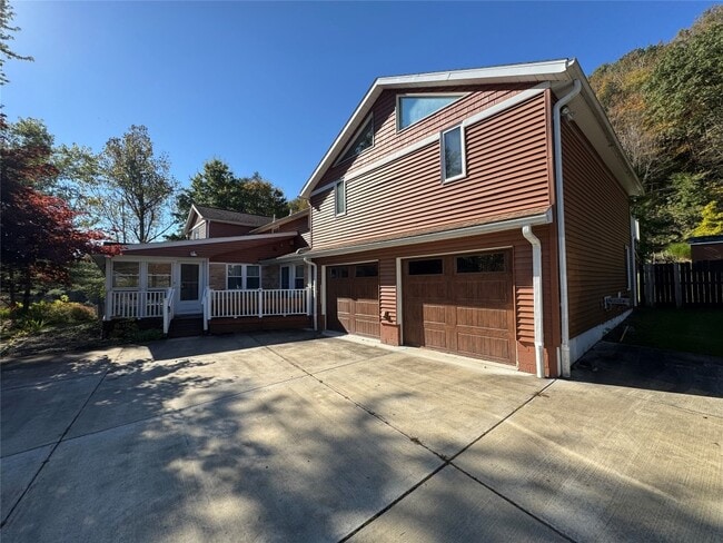 Building Photo - 453 Grippen Hill Rd
