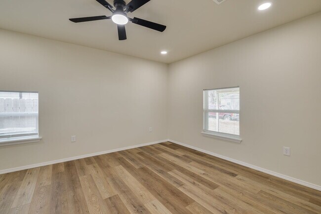 Building Photo - 2416 NW 40th St