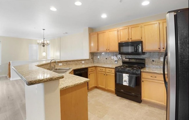 Building Photo - 39741 Columbia Union Dr