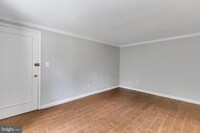 Building Photo - 702 S Arlington Mill Dr